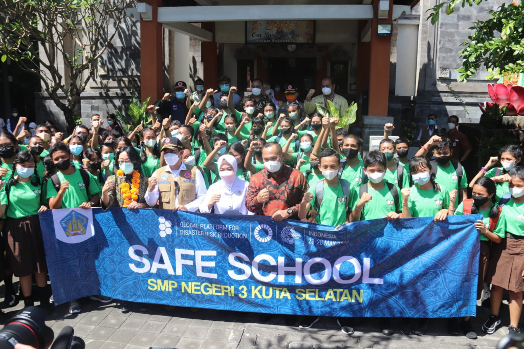 Dukung Pelaksanaan GPDRR ke-7 di ITDC Nusa Dua, Siswa dan Guru SMPN 3 Kutsel Laksanakan Simulasi Gempa Bumi dan Tsunami